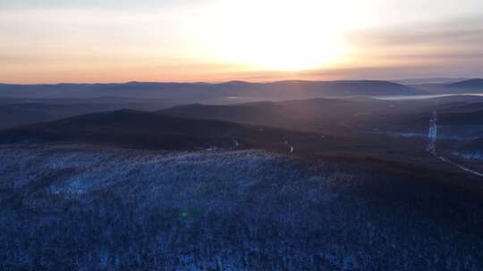 大兴安岭冬季雪色山林黎明风景