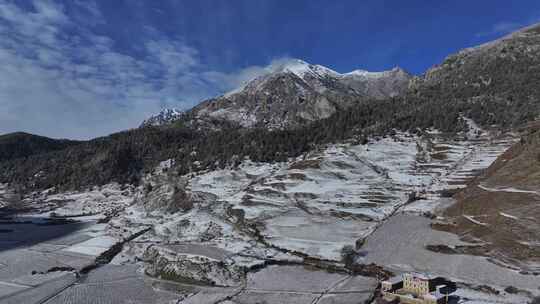 航拍川西贡嘎山乡高山森林雪景风光