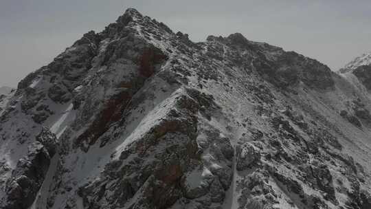 青藏高原海东互助北山景区雪山顶圣母天池