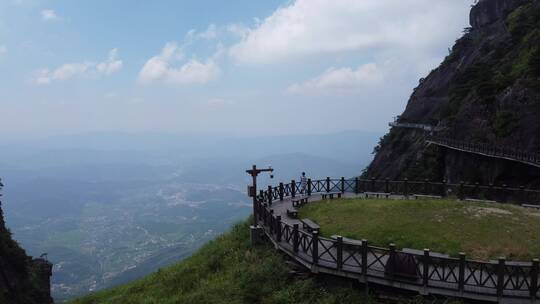 夏天武功山航拍蓝天白云绿山