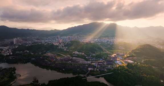 贵州黔东南丹寨县日落丁达尔城市风光航拍