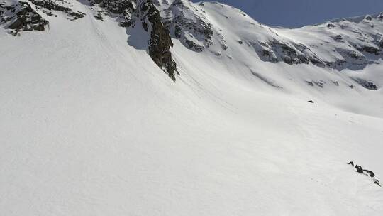 雪原和落基山脉