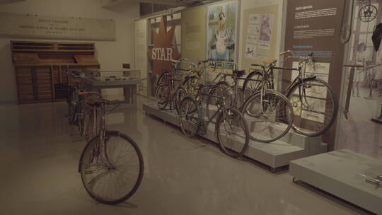 西班牙埃瓦尔博物馆 古董自行车 组镜