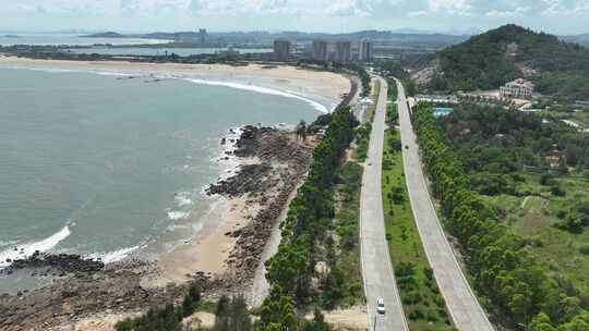 汽车行驶在沿海公路航拍海岸线旅游沿途风景