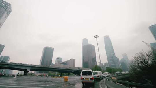 下雨天的北京商务中心