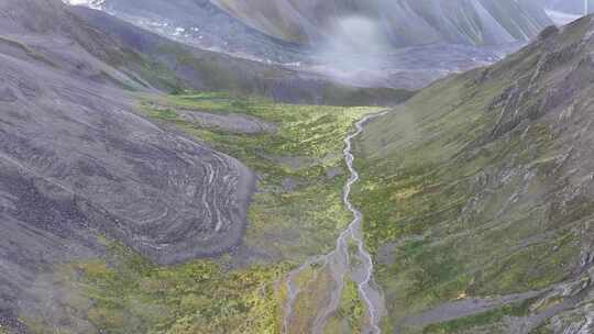 航拍四川川西贡嘎山区高山峡谷河流风光