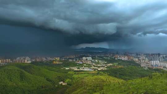 航拍昆明城市暴雨