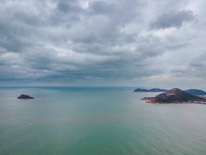 青岛沙子口镇沿海阴天的风景