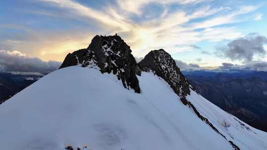 航拍川西贡嘎山卫峰乌库楚雪山风光