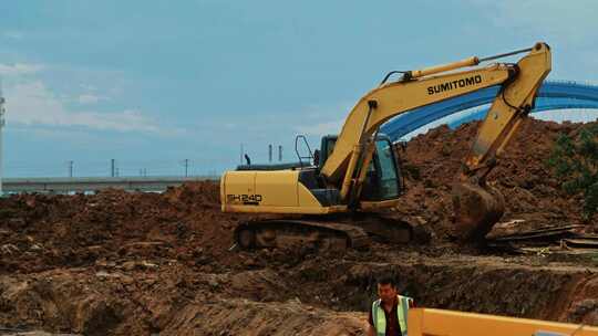挖掘机挖土机施工现场视频素材模板下载