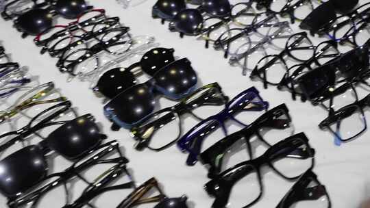眼镜时尚美观眼镜展会老外外国人外贸国际