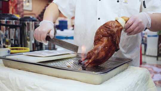 饭店厨师切北京烤鸭视频素材模板下载