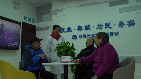 老年人在社区卫生院做检查视频素材模板下载