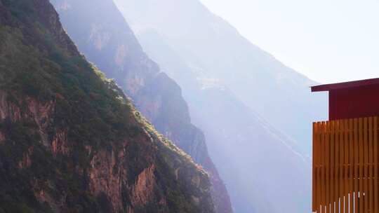 香格里拉虎跳峡金沙江大峡谷