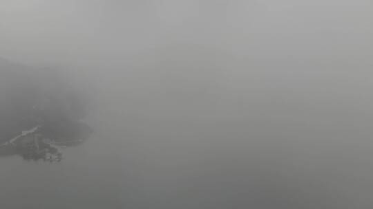 航拍庐山西海阴天起雾