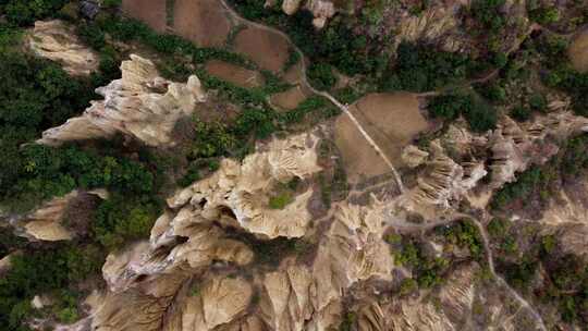 云南浪巴铺土林航拍视角下的独特地貌风景