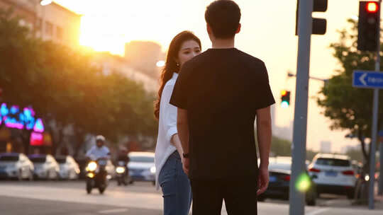 夕阳下的都市恋人