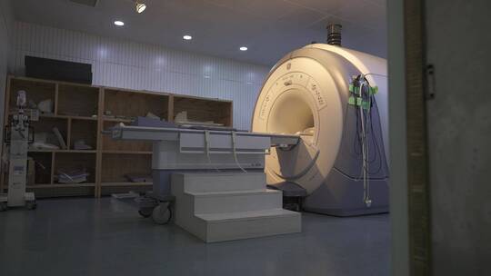 医院核磁共振扫描