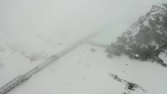 航拍雪山雪景