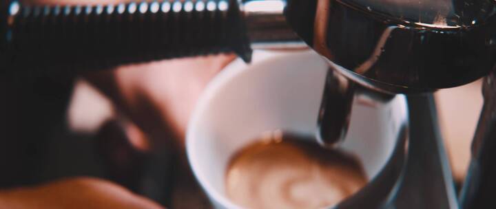 咖啡制作过程特写