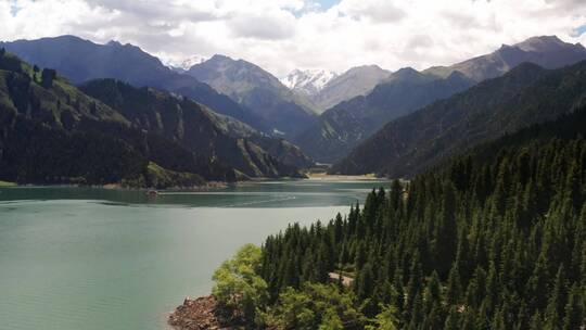 航拍中国新疆天山天池自然风景