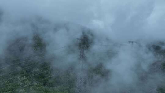 森林电塔云雾森林云海电塔航拍森林雨天森林