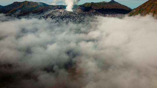 航拍Bromo火山云海视频素材模板下载