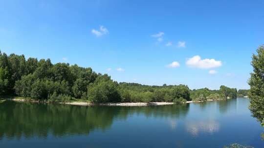 湖边绿色生态美景