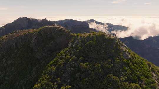 无人机飞越葡萄牙马德拉山区