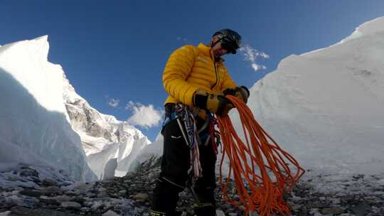 登山者盘绳