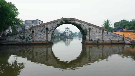 古建筑航拍古镇石拱桥建筑群河流绿水