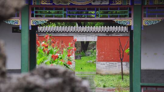 古建筑屋檐雨滴