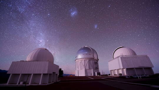 延时拍摄的天文台星空视频素材模板下载