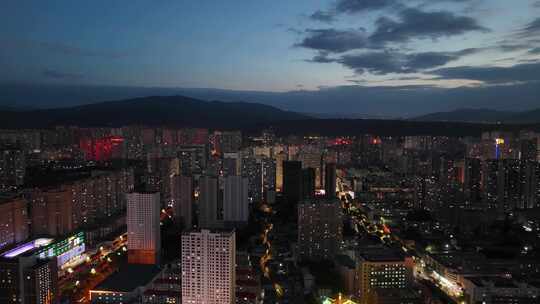 晚霞中的青海西宁夜景灯光航拍