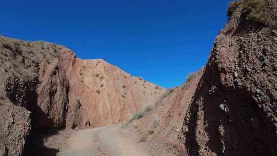 新疆南疆阿克苏库车天山神秘大峡谷深处