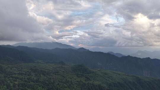 川西王岗坪景区航拍云海雪山壮丽风光