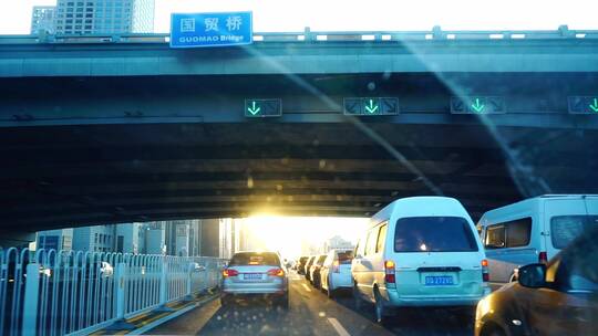 北京高峰期的交通场景