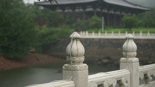 下雨天古建筑意境视频