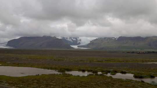 宽镜头延时拍摄的冰岛冰川。视频素材模板下载