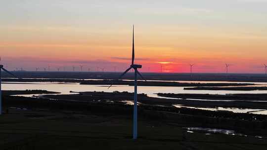 夕阳下风能风力发电厂风电场风车航拍