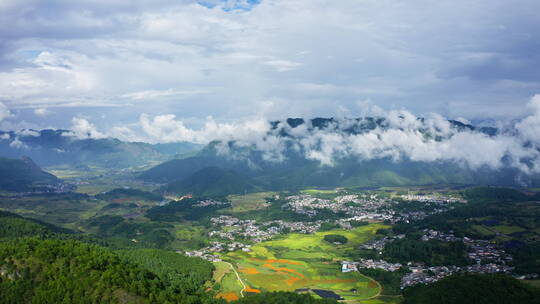 云雾大山 乡村稻田