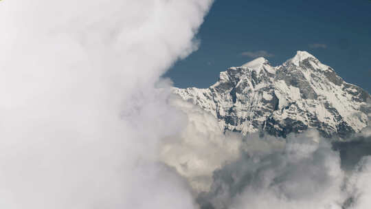 云层中巍峨高山雪山视频素材模板下载