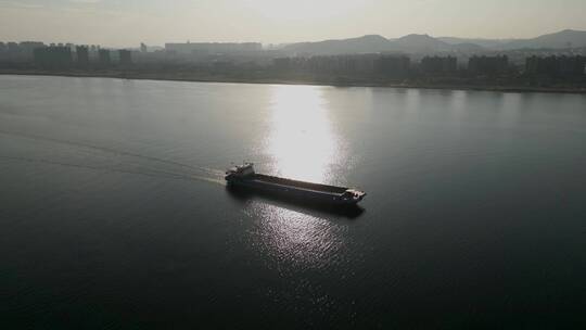 湘江上的货船运沙船视频素材模板下载