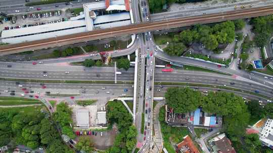 无人机鸟瞰马来西亚交通，吉隆坡高速公路混