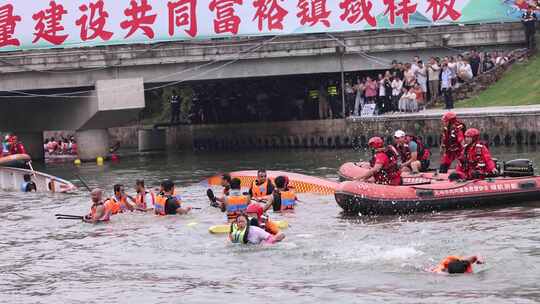 端午节划龙舟比赛意外落水救援队水上施救