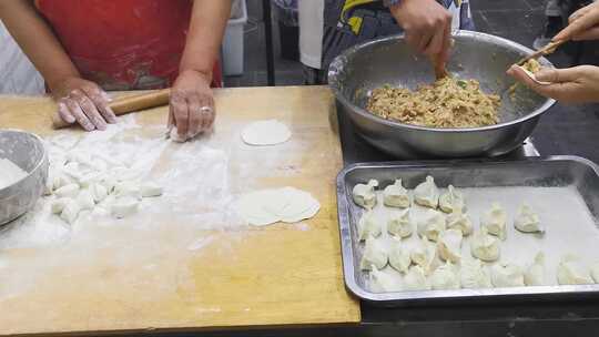 龙年新年冬至包饺子下饺子吃饺子