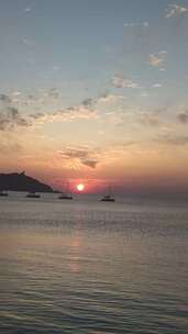 竖版航拍海边日落晚霞夕阳实拍