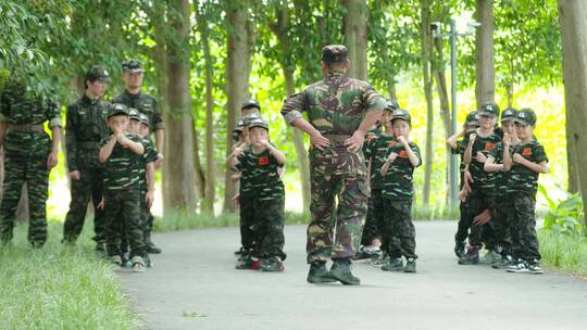 夏利营青少年小朋友国防安全教育壹动训练营