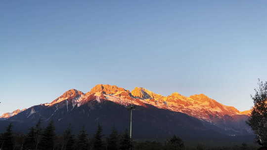 4K玉龙雪山旅游日照金山视频素材模板下载