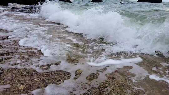 大海滩上的海浪视频